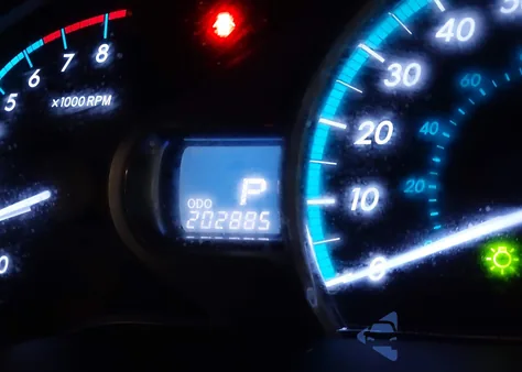 2013 Toyota Sienna Xle V6 8 Passenger z USA, uszkodzony, nr VIN 5TDYK3DCXDS375822